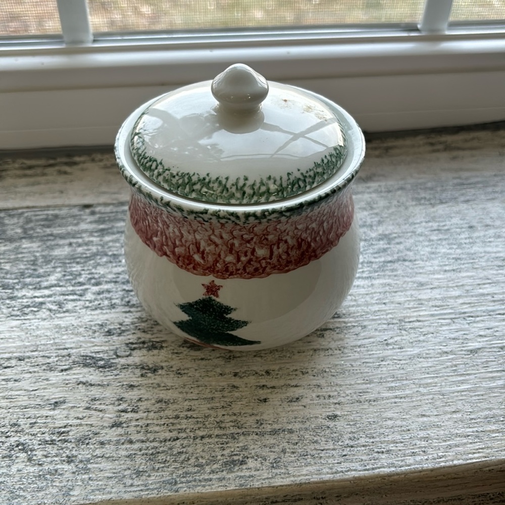 Cute Gibson Small Ceramic Bowl with Lid